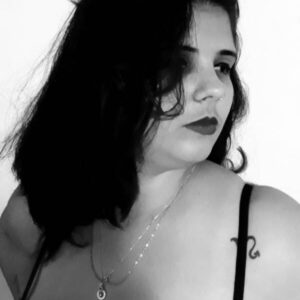 Tu linda osita con lindas curvas disponible para ti