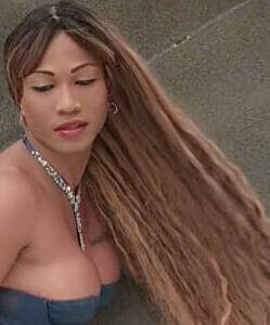 Hermosa chica transexual lista para aclarar tus dudas