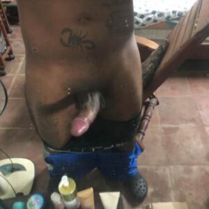 Mulato joven y dotado de La Habana vieja quiere follar
