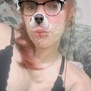 Nena peliroja disponible para citas presenciales