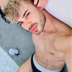 scort joven sensual y apacionado