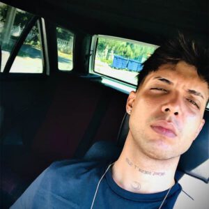 Chico escorts y gigolo de 28 años , trigueño con Tattos